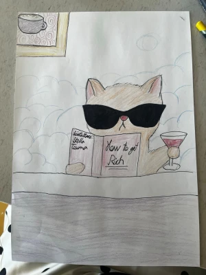 Målning - Unik handritad målning föreställande en katt med solglasögon som läser boken 'How to get Rich' och håller en drink. Katten sitter i ett bubbelbad. Tecknad med färgpennor på vitt papper, perfekt som dekoration eller present. Det är en äkta Stella målning