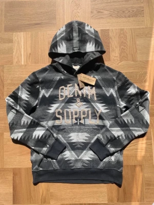 Ralph lauren hoodie  - Snygg hoodie från Denim & Supply Ralph Lauren i ny skick ned prislapp, storlek M. Pris kan diskuteras, skriv om ni undrar över något!