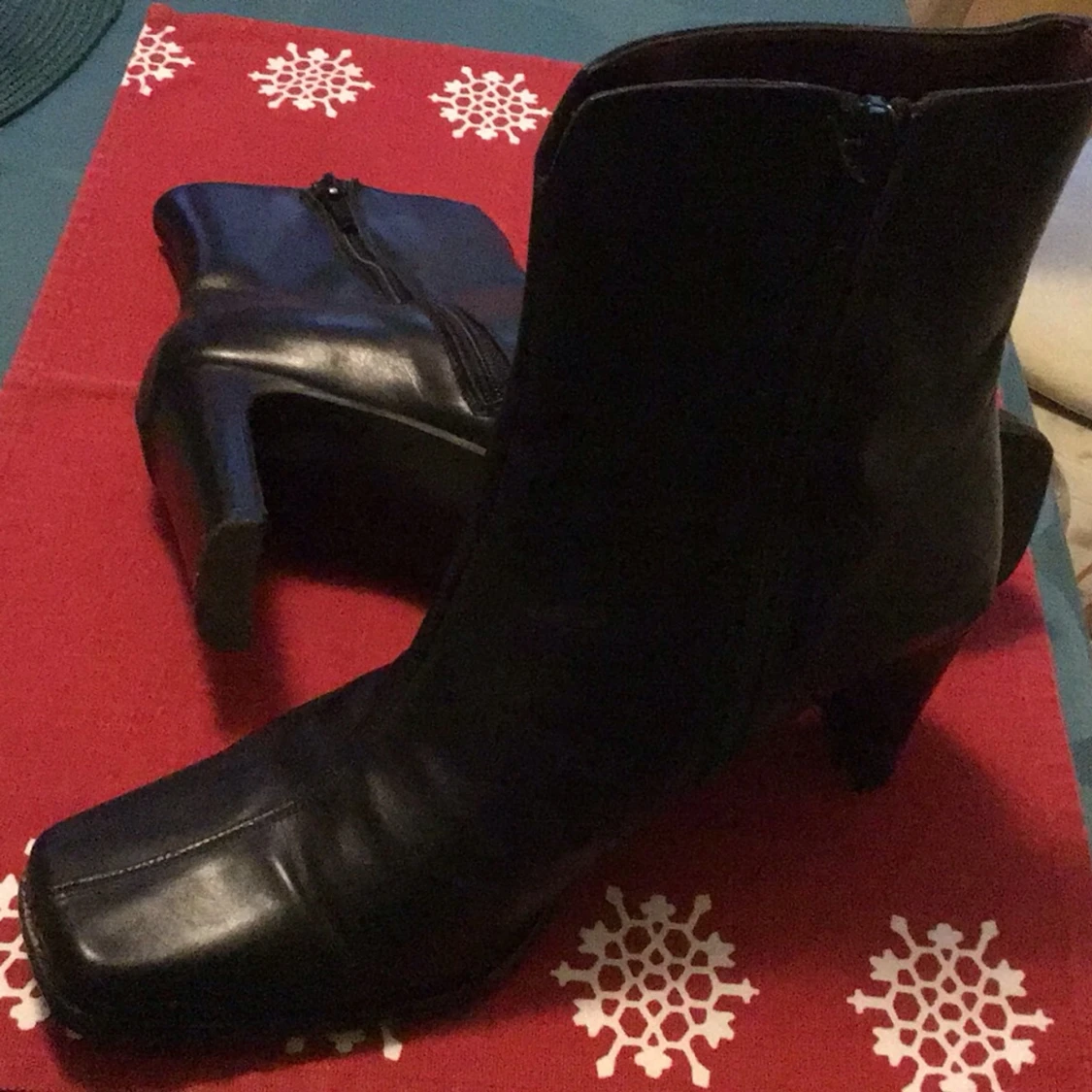 Svarta skinnstövletter med klack 7cm - 2