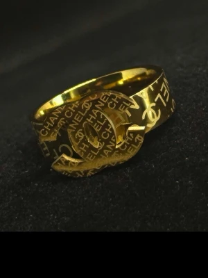 Fin ring - Helt ny ring i rostfritt stål. Storlek 18 (se bild 3)