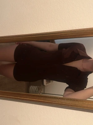 Brun jumpsuit  - Brun jumpsuit från Fashion Nova i storlek xs/s. Aldrig använd