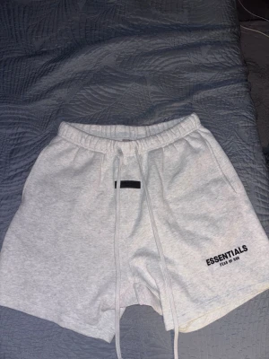Essential size M - Alrdig använt helt ny storlek m