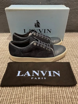 Lanvin skor  - Hej, säljer nu dessa svin snygga lanvin skor. Skorna är i okej skick!  Begränsat antal boxar och dustbag. Hör av dig vid frågor.
