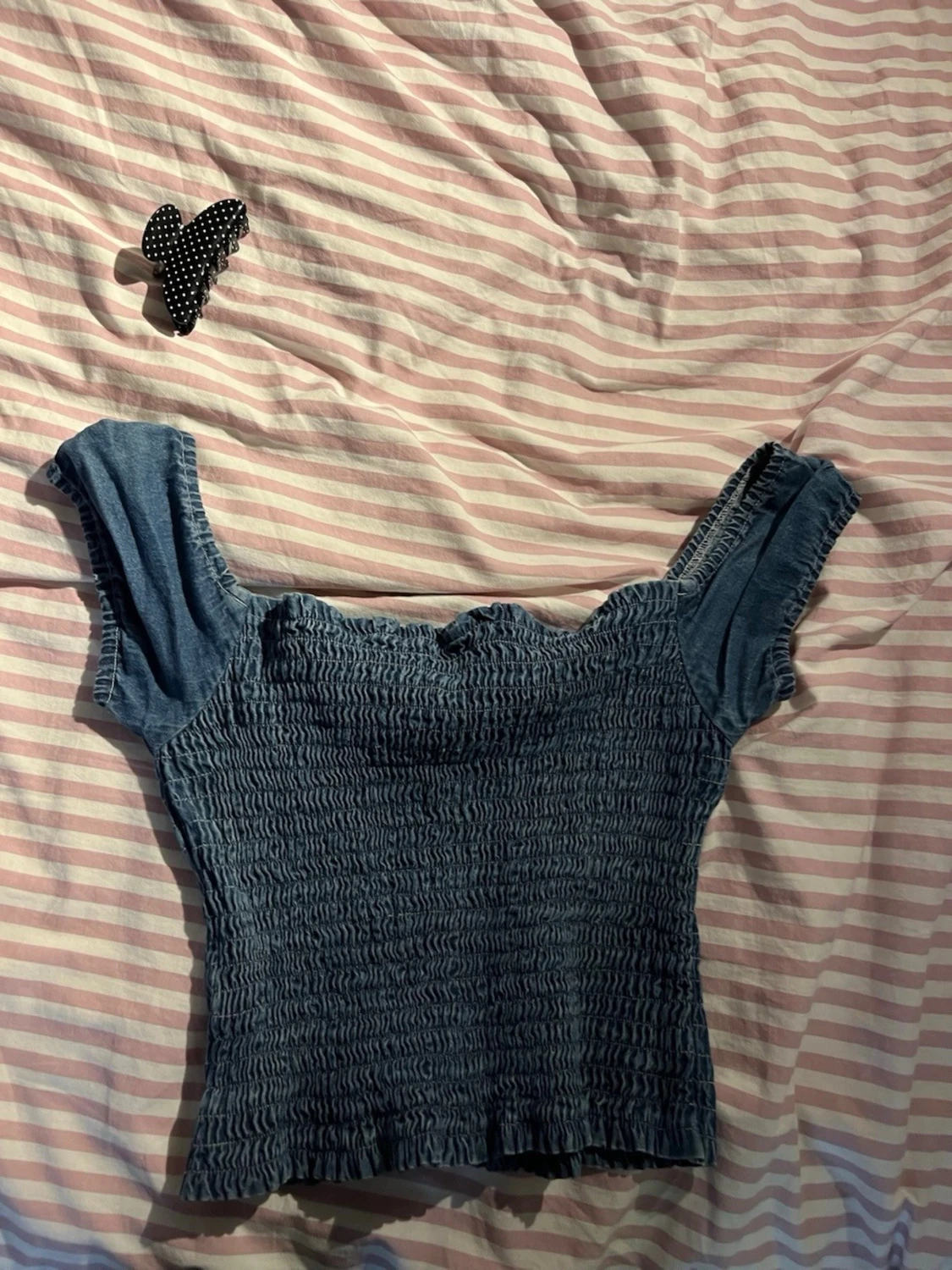 Blå smockad croppad topp - 2