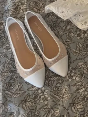 Anna field ballerinaskor - |SÖKER| söker dessa ballerina skor i stl 39 38.5/40  kan eventuellt med fungera! Hör av dig om du säljer