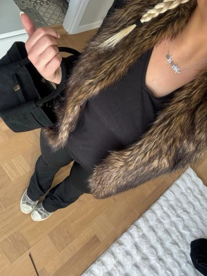 Brun fuskpälsväst - Fin väst, aldrig använt. Nyskick