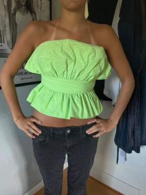 Zara topp - Säljer denna fina gröna Zara topp