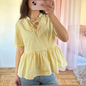 Topp!  - Fin gul topp