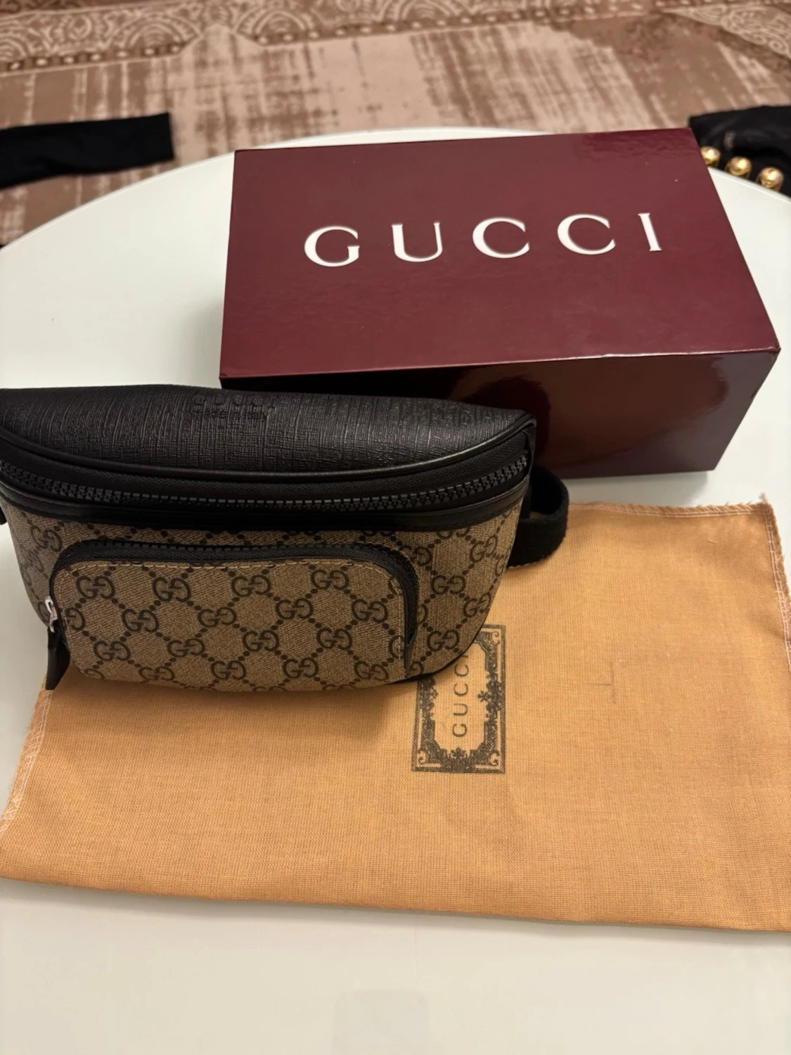 Gucci beige magväska med monogram