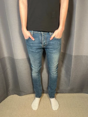 Nudie jeans grim tim - Tja!| Säljer detta paret feta jeans från Nudie!| Modell:Grim Tim!| Kontakta mig vid minsta fråga!| Pris alltid diskuterbart!| //Nils