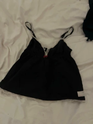 Odd Molly top  - Marin blå top med vit spetts 