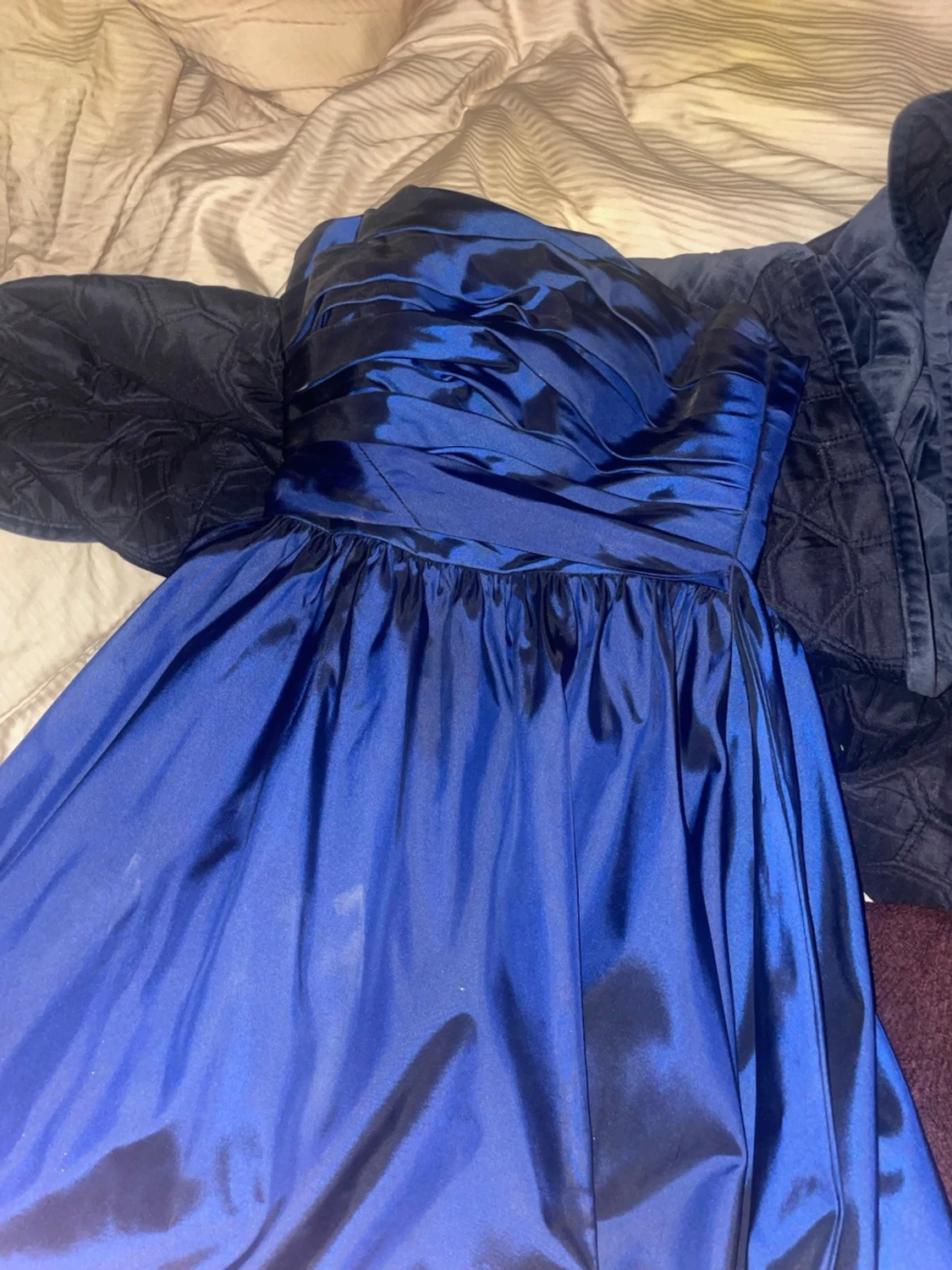 Marinblå axelbandslös balklänning - 3