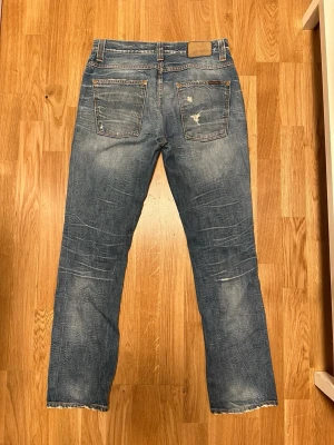 Nudie Jeans Grim Tim Selvedge jeans  - Säljer nu dessa as feta nudie jeans med snygg fade! Grim Tim model med repairs, grymt skick! Storlek 33/32| skriv gärna vid frågor! 👌