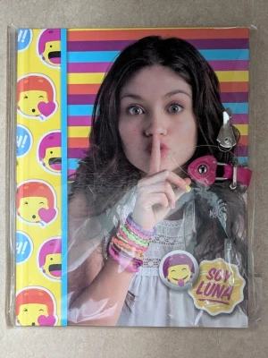 SOY LUNA , Dagbok med lås och 2 st nycklar, Disney  - NYTT SKICK , DAGBOK med lås och 2 st nycklar , SOY LUNA . Dagboken är i orginal plastförpackning . Disney 
