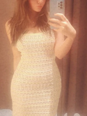 SÖKER!! - Jag söker desperat efter någon som är villig att sälja denna klänning till mig.