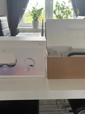 Meta Quest 2 VR-glasögon 128GB - Sjukt rolig VR att köra både spel och film på 🔥 Meta Quest 2 128GB i bra skick säljes då den mest ligger.Använd ett fåtal gånger Komplett med kartong och kontroller. Bara att starta och köra. Pris kan diskuteras och levereras inom 24 tim