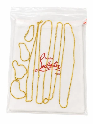 Guldfärgade Cordell halsband och armband  - Snygga guldfärgade  halsband och armband med tvinnad kedja. Halsbanden och armbanden har en elegant och tidlös design som passar perfekt till olika stilar. Perfekta  accessoarer för dig som gillar lyxiga detaljer.(4 halsband och 4 armband medföljer med storlekar bland 60-70 cm på halsbanden och 21-23 cm på armbanden)