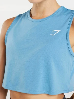 Blå croppad linnetopp från Gymshark - Snygg ljusblå croppad linnetopp från Gymshark med sportig känsla. Toppen är ärmlös och har en rund halsringning samt diskret logga på bröstet. Perfekt för dig som gillar en aktiv stil.
