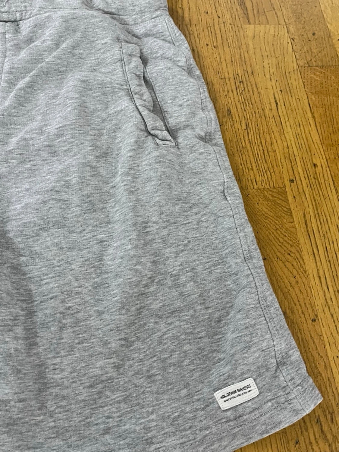 Grå sweatshorts med snörning - 1