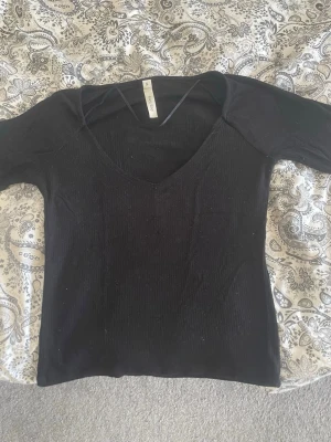 Trekvart ärmad tröja - Svart trekvart ärmad tröja