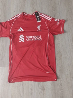Liverpool match tröja - Helt ny liverpool fotbolls tröja. Perfekt inför sommaren