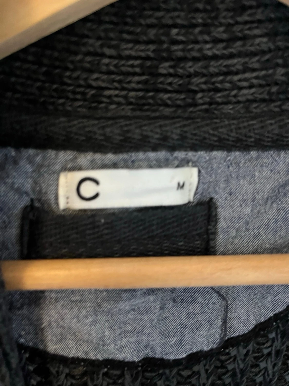 Mörkgrå stickad kofta med knappar - 2