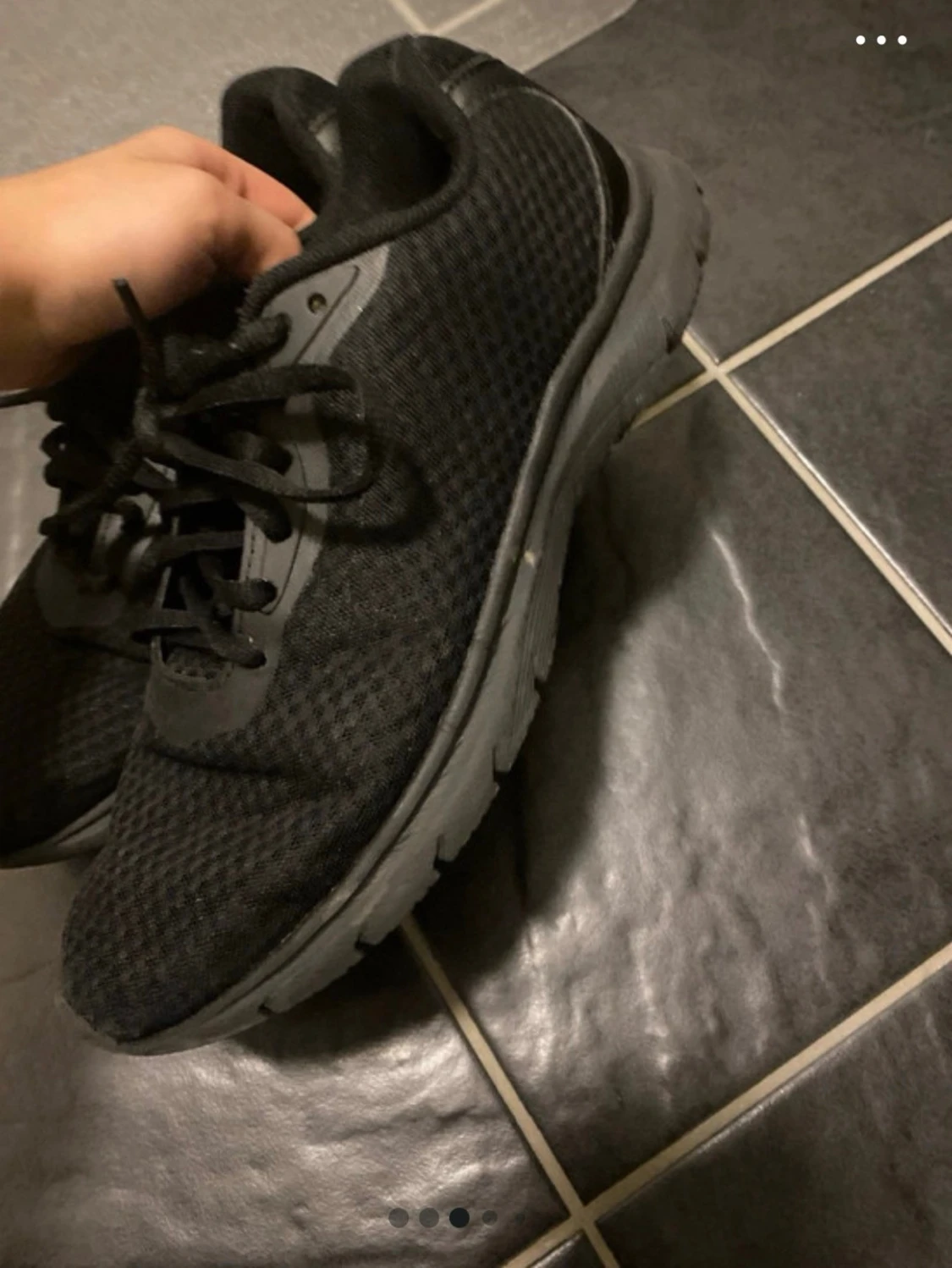 Svarta mesh-sneakers med snörning - 2