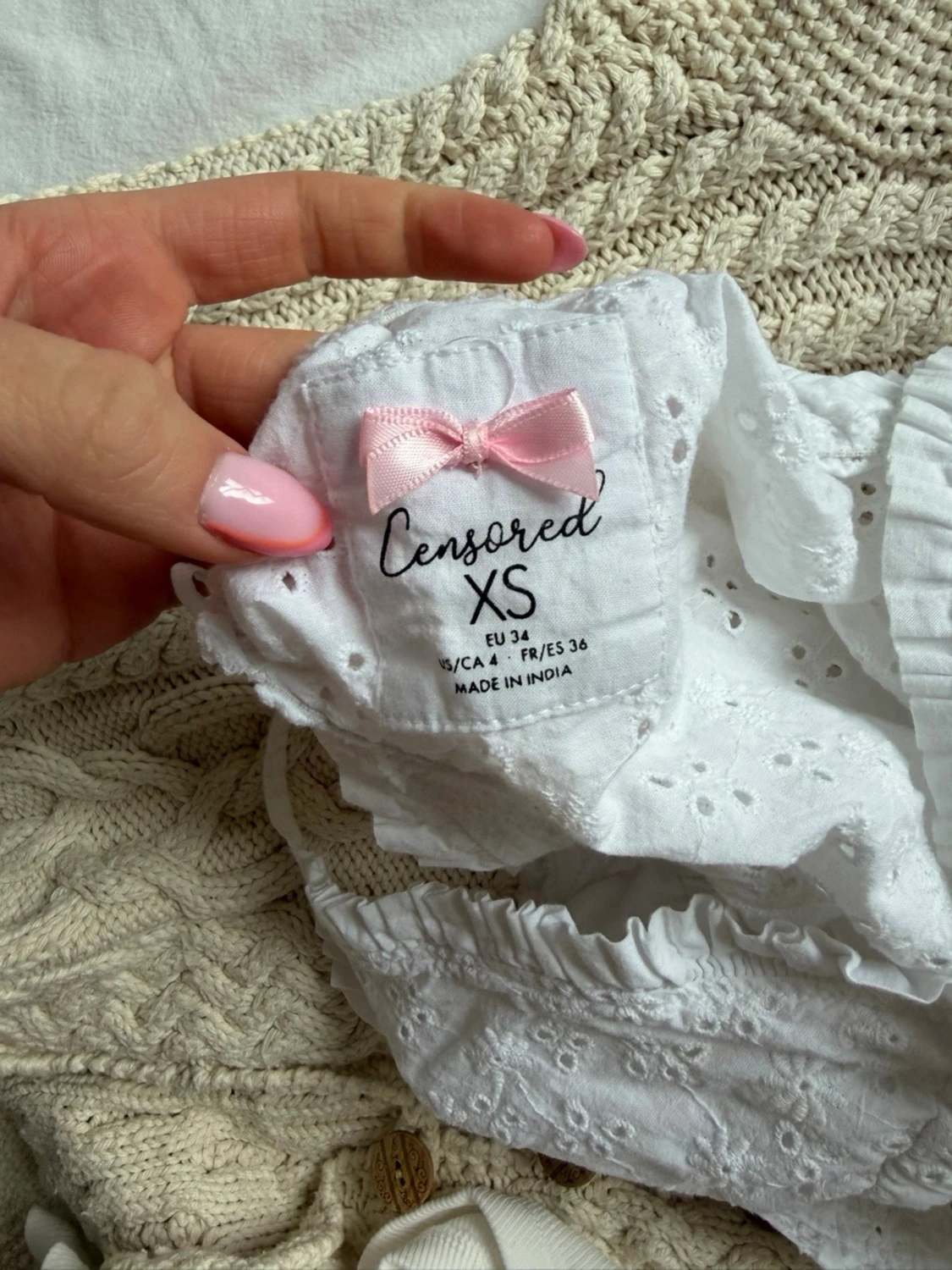 Vit broderad blus från Censored - 1