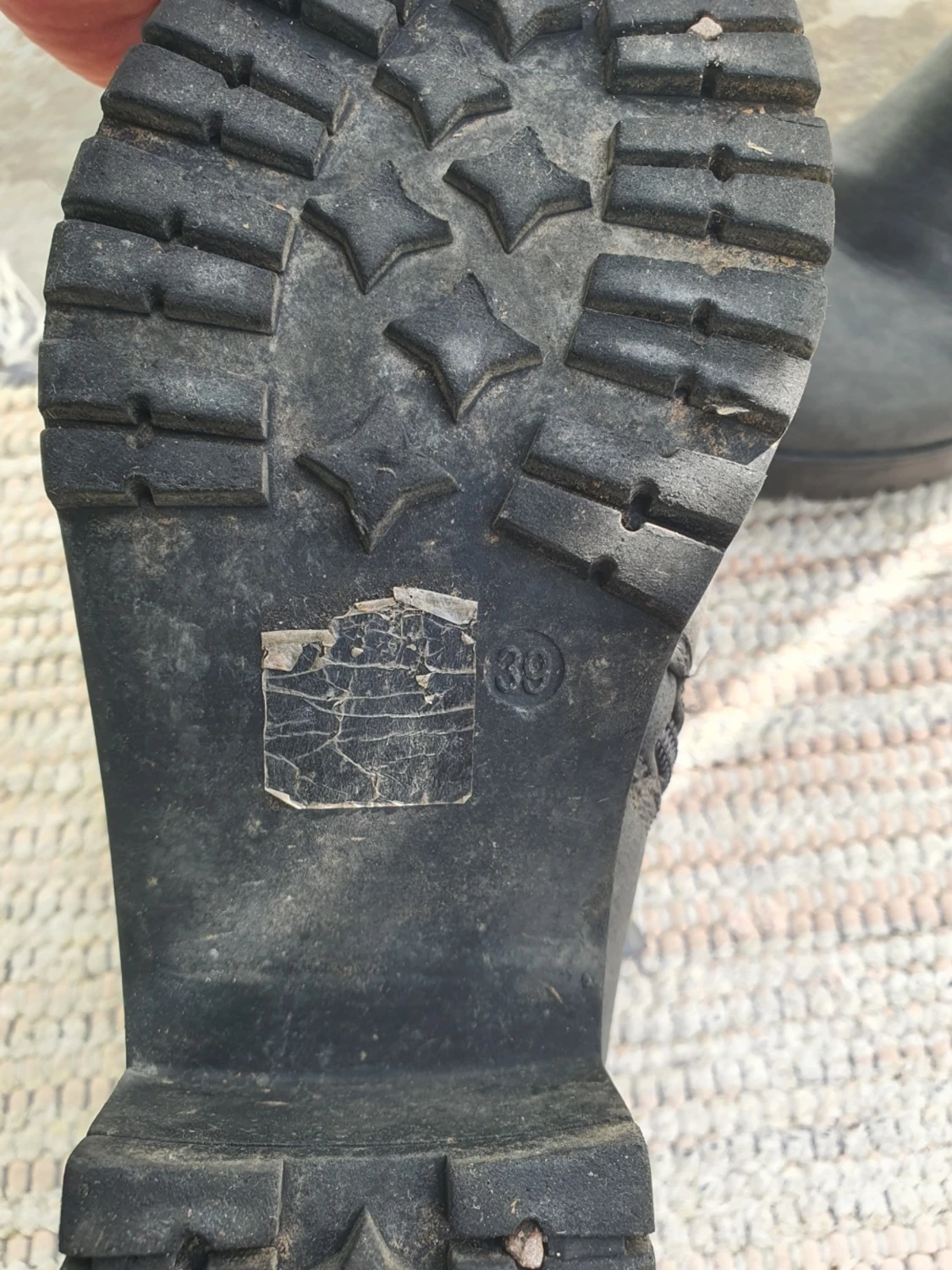 Gråa stövletter med dragkedja - 2