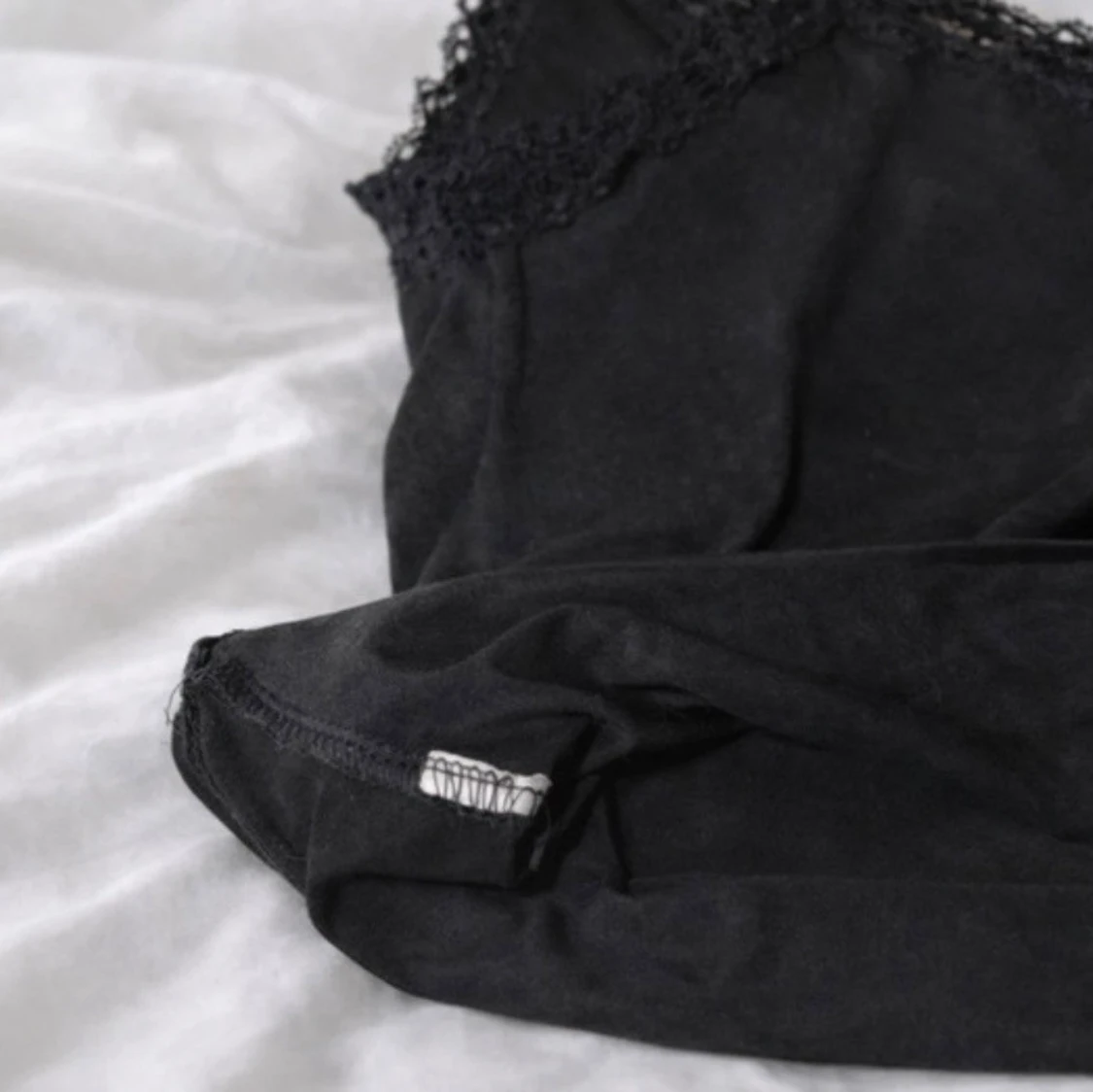 Svart kort linne med spetsdetalj, strlk S - 1