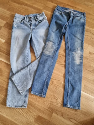 Acne studio jeans (oanvända) - Säljer två par jeans, ett par i ljusblå tvätt med rak passform och ett par i mellanblå tvätt med slitningar och lagningar på benen. 300 styck eller 500 för båda. 