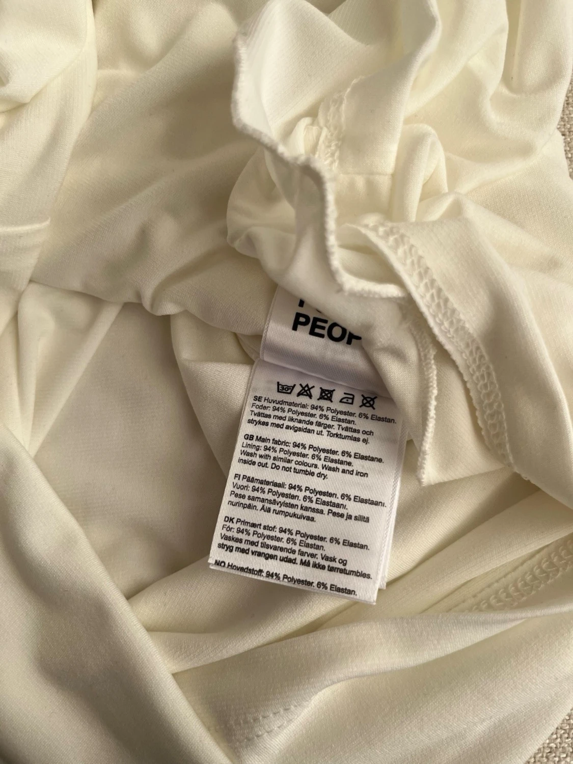 Vit draperad klänning  - 5