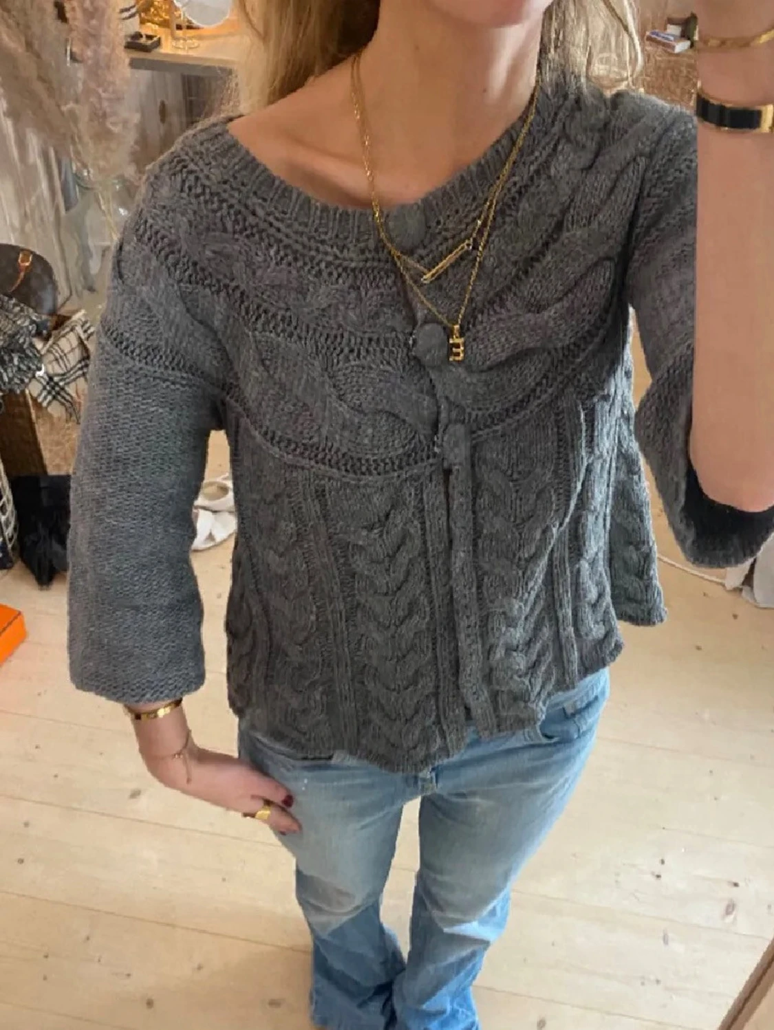 Grå kabelstickad kofta med knytband - 1