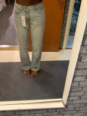 Utslängda jeans  - Helt nya! Köpta för 600kr men säljer för halva priset 