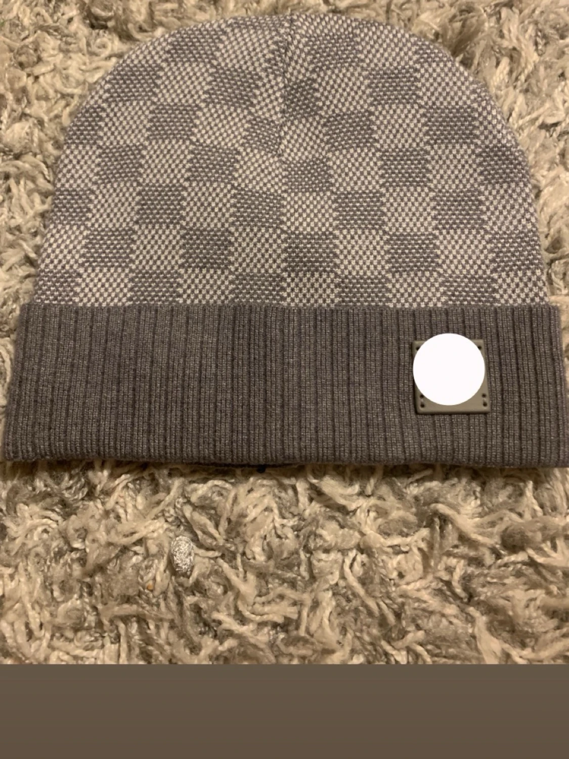 Grå rutmönstrad mössa med patch