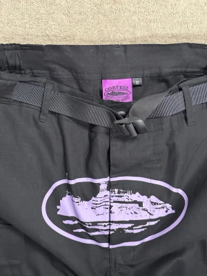 Svarta cargobyxor Corteiz - Corteiz cargo byxor för dig som gillar street wear 