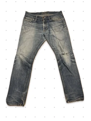 Acne mod raw, slim straight 31/31 - Sjuka inburna acne jeans. Är av tyget raw som basicly är selvedge utan specialsömmarna så dom var helt vanlig indigo när dom var nya. 