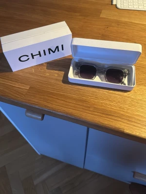 chimi solglasögon  - säljer dessa chimi solglasögon i modell 04 i jättebra skick!🩷