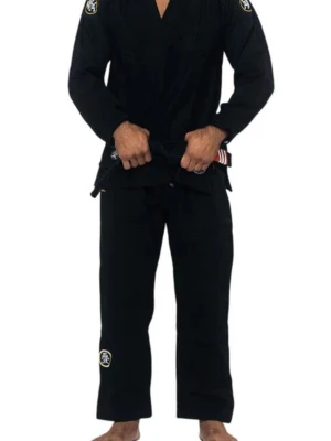 Tatami Nova BJJ Gi (A2) - Svart - Säljer min Tatami bjj gi  Den är använd endast ett par gånger och är som ny  Storleken är A2 men den sitter som s/m  Om du vill följer Vit bälte med  Ny pris: ~1200kr  Pris kan sänkas vid snabb affär 