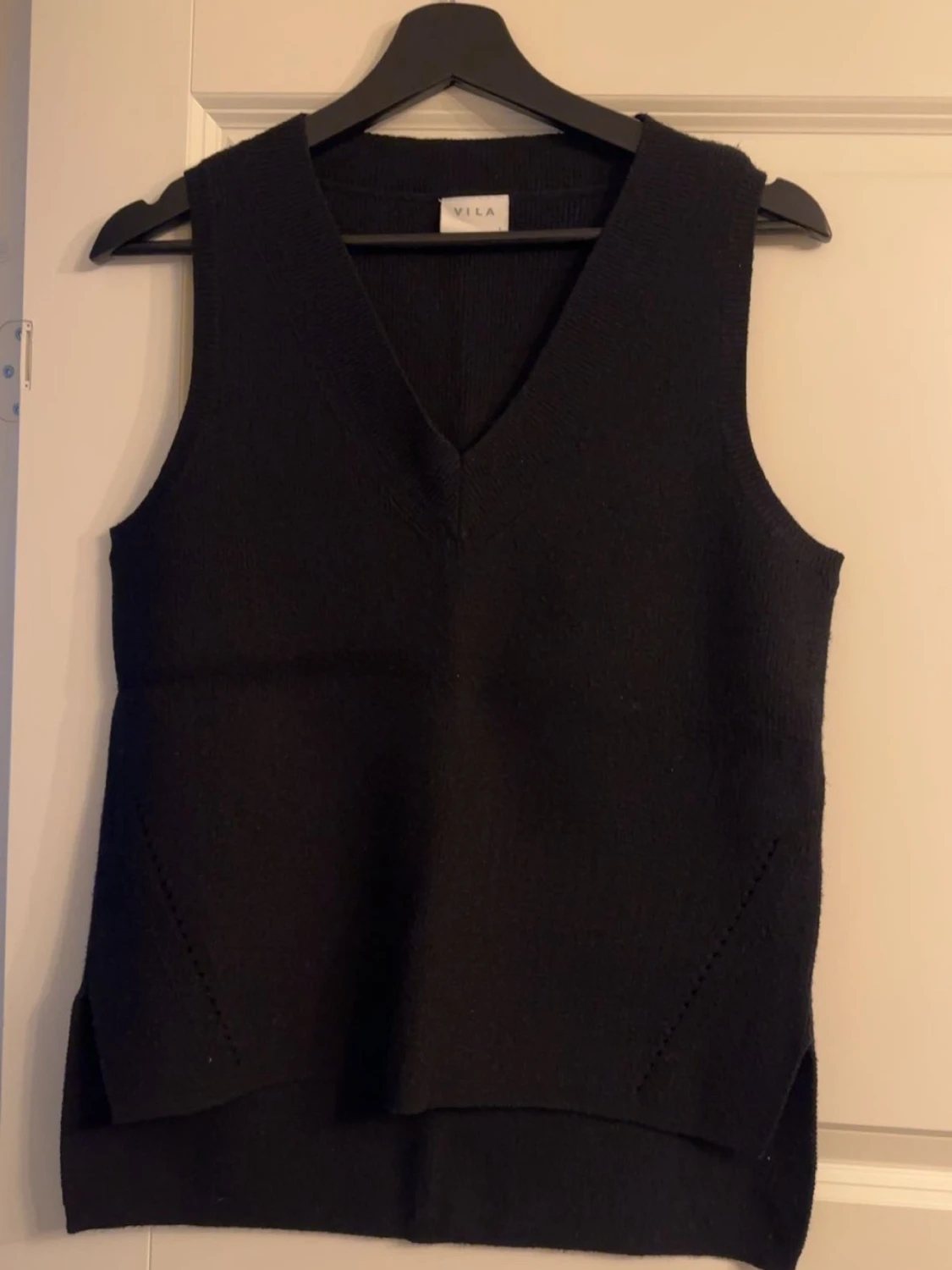 Svart stickad väst från VILA
