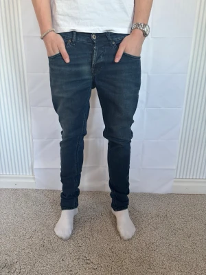 Dondup jeans, w33 - Märke: Dondup  Storlek: w33 Skick: mycket bra  Snygga jeans från Dondup  Bra skick och redo att användas. Skickas snabbt 📦 