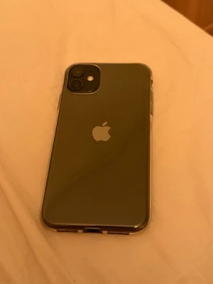 iPhone 11 - iPhone 11 64 gb finns spricka 