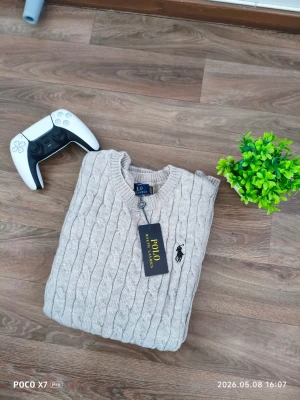 Polo Ralph Lauren M Orginal -  Jag har kvittot!! Hej! Jag säljer en helt ny Polo ralph lauren med tags, den är 100% äkta, Jag kan bevisa det! ☺️ Säljer för att ska flytta till tyskland och jag måste bort med min alla kläder som jag ej använder. 
