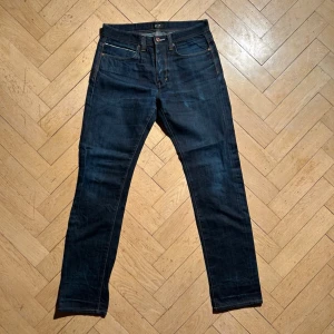 NEUW selvedge jeans - Vid köp av fler produkter erbjuds bättre pris. Skriv vid ytterligare frågor eller funderingar🤝 Storlek: 31/32. Mått: Längd 107 cm. Midja 39,5 cm.