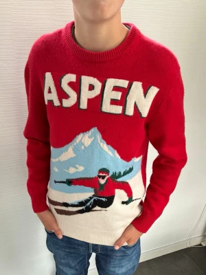 MC2 saint barth tröja M - Exklusiv MC2 saint barth tröja med texten ”ASPEN” och den är av material kashmir| storlek:M| pris: 1699kr| skick: 9,8/10| hör av dig vid minsta lilla fundering eller fråga| 