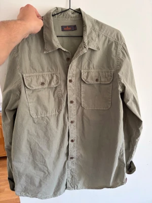 Morris overshirt - Tjena, säljer en snygg overshirt från Morris. Skick 9/10 inga defekter. Storlek L. Skriv vid funderingar!