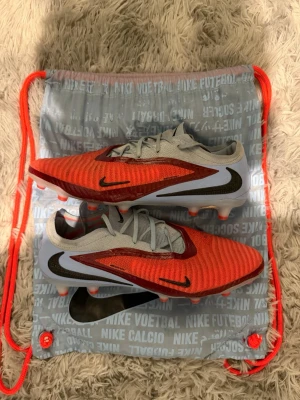 Nike phantom 6 - Fotbollsskor endast använda två veckor 