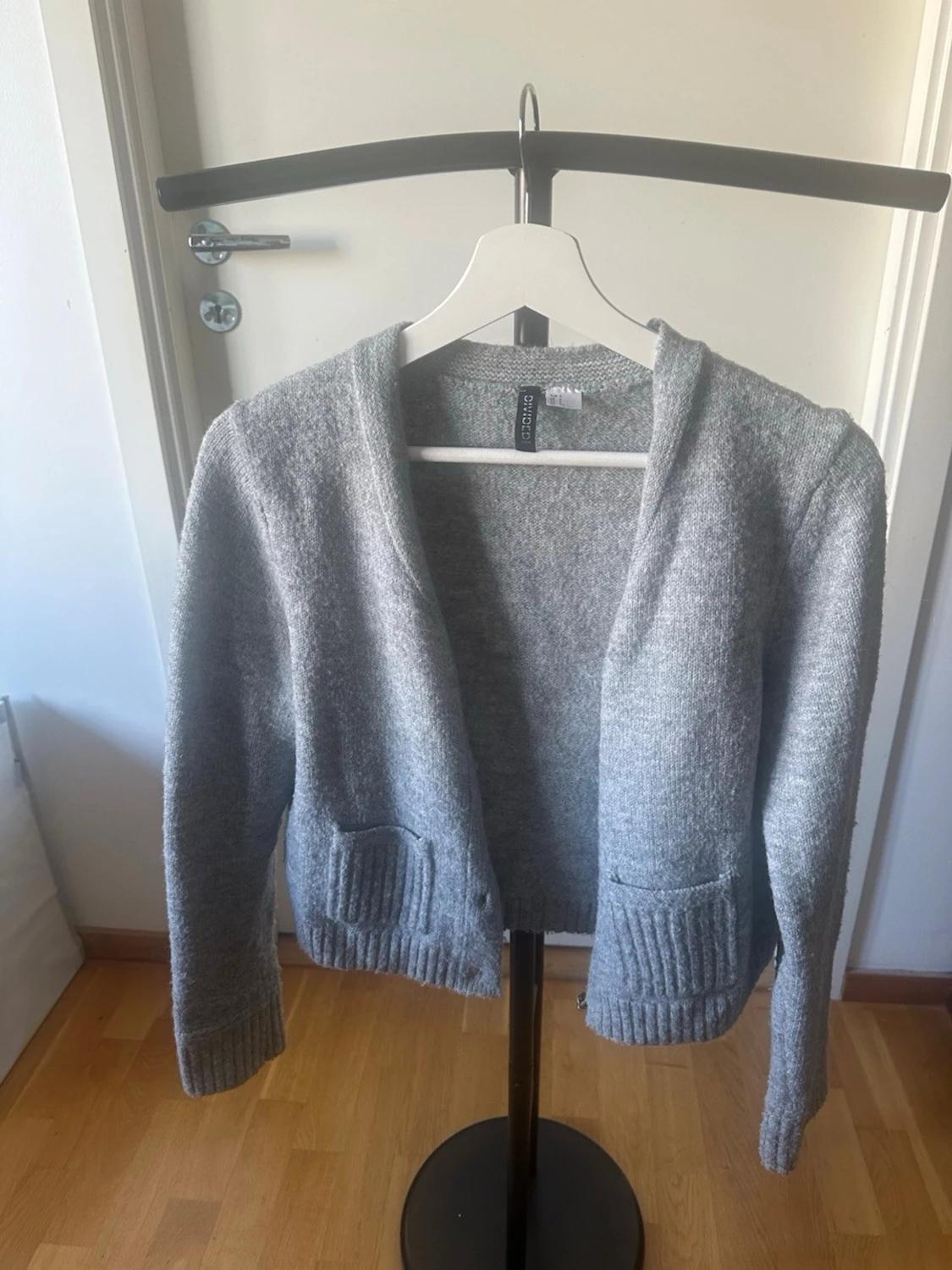 Grå kofta från H&M med fickor - 1