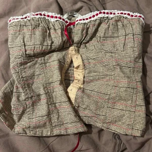 Söt Vintage Korsett Topp - helt ny & oanvänd, storlek M. från Urban Outfitters i märket Kimchi & Blue.