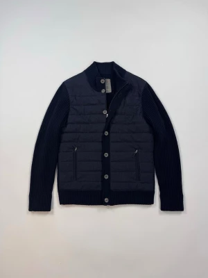 Gran sasso cardigan - Storlek: 50, M || Skick: 10/10 nästan helt ny, extremt eftertraktad cardigan|| Nypris: Ca 8000kr || Följ för liknande produkter 🌊🍾